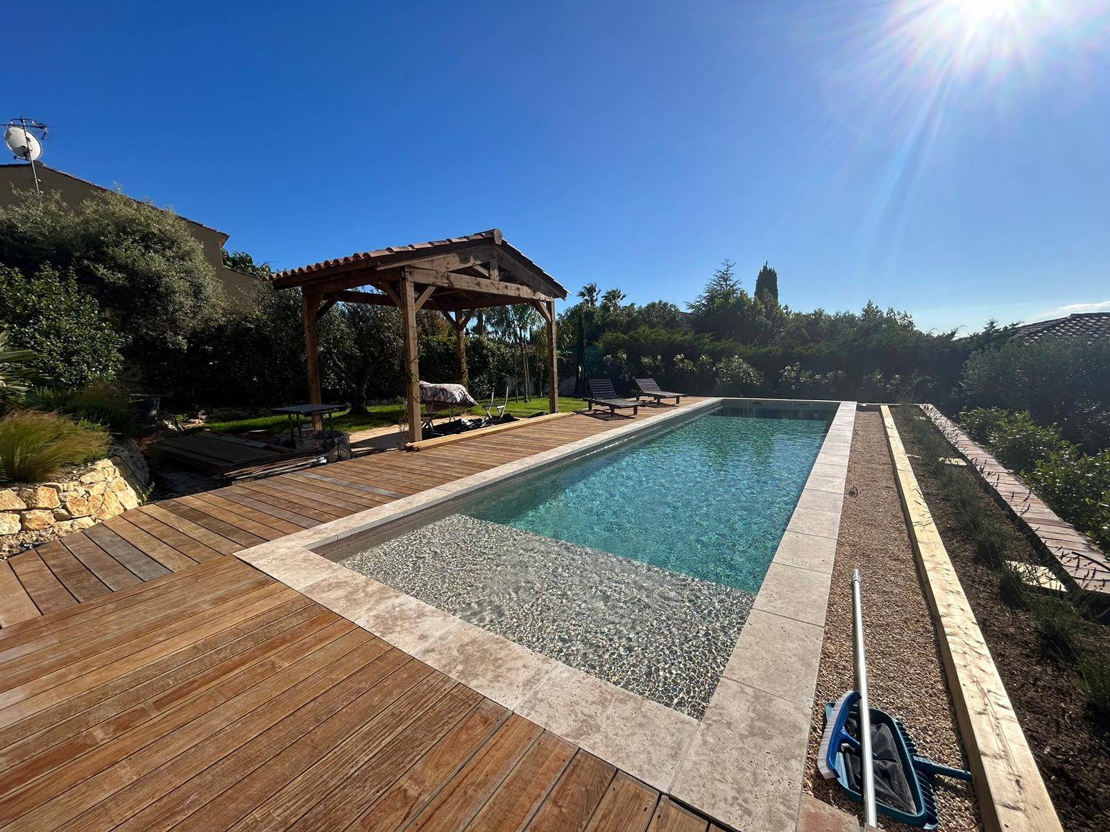 Fourniture et pose d'un revêtement liner pvc armé Renolit Alkorplan 3D Touch sur une piscine en béton armé à Sanary-sur-Mer