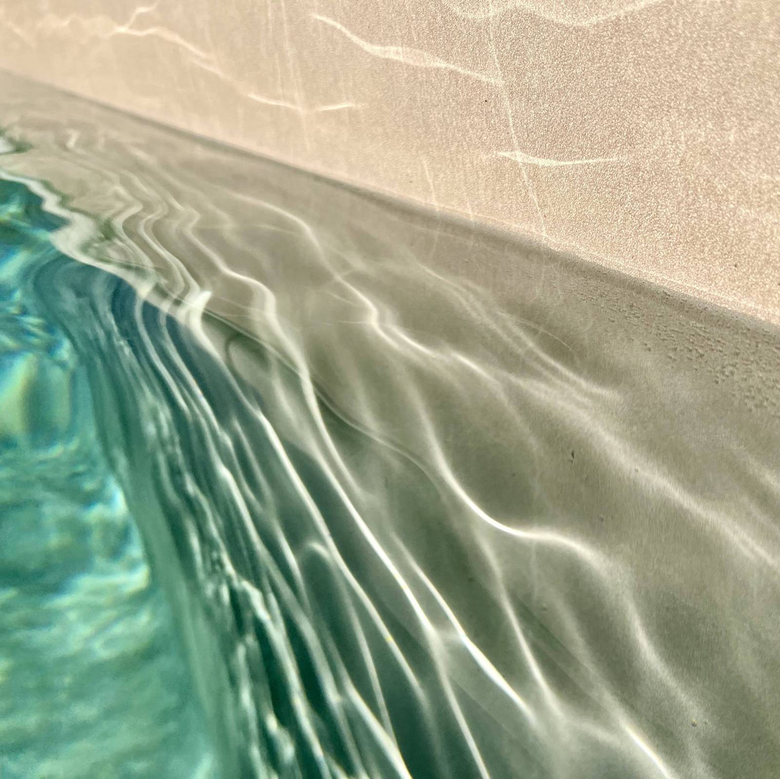 Installation de liner pour piscine à Éguilles avec du liner 90/100 APF 3D EFFECT