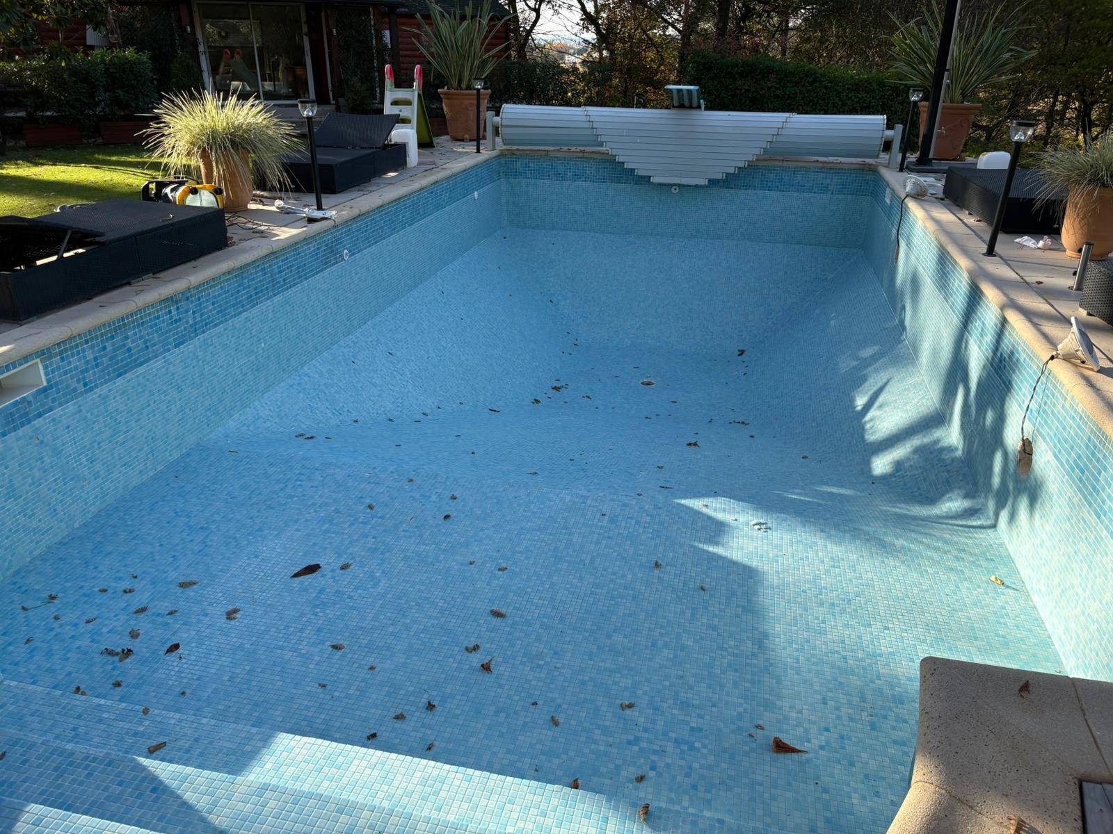 fuite-piscine-petit-carreaux-aix-en-provence