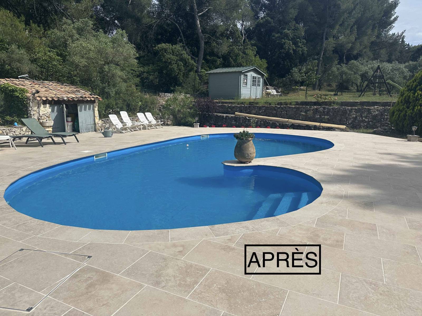 RÉNOVATION PISCINE STRUCTURE BÉTON AVEC DU PVC ARMÉ SOPREMA FEELING À MARIGNANE