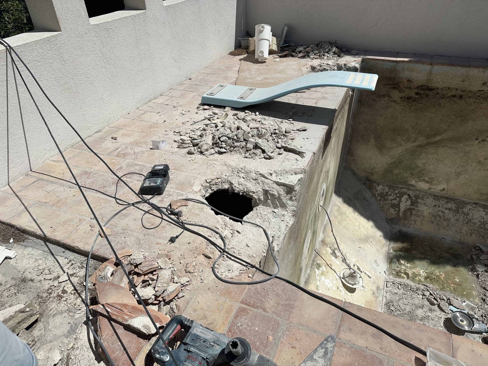 Remplacer son skimmer et pièces à sceller fuyard à Aix-en-Provence