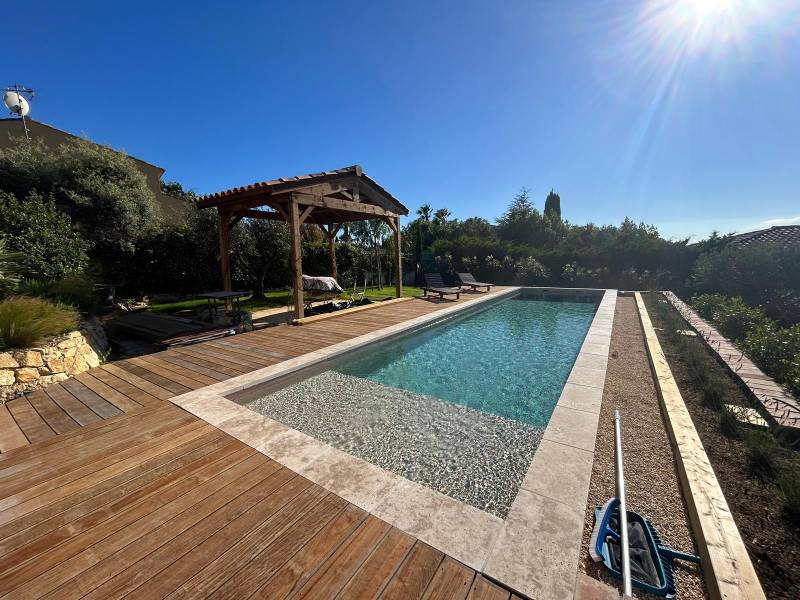 Fourniture et pose d'un revêtement liner pvc armé Renolit Alkorplan 3D Touch sur une piscine en béton armé à Sanary-sur-Mer