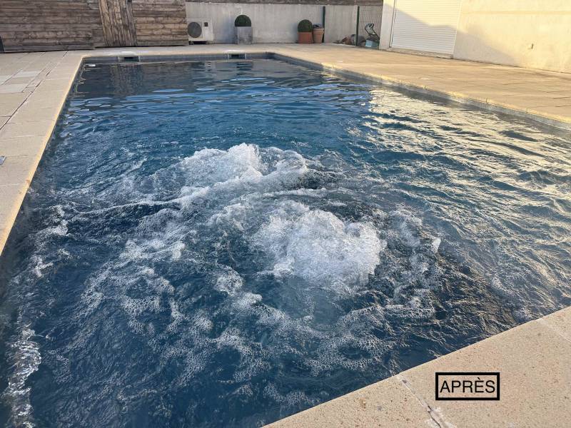 RÉNOVATION PISCINE STRUCTURE BÉTON CARRELAGE AVEC DU PVC ARMÉ ALKOR AQUASENSE À VITROLLES