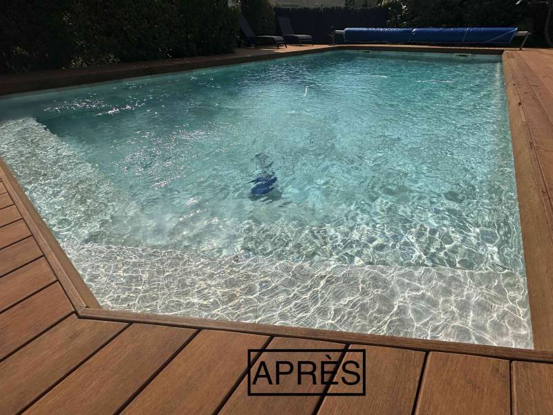 RÉNOVATION PISCINE BÉTON AVEC DU PVC ARMÉ IMITATION CARRELAGE BALI À PEYPIN