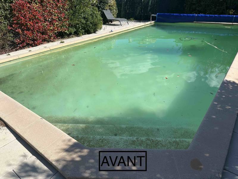 RÉNOVATION PISCINE BÉTON AVEC DU PVC ARMÉ IMITATION CARRELAGE BALI À PEYPIN
