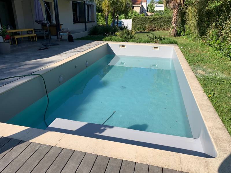 Prix pour la rénovation d’une piscine coque polyester à Aubagne 13