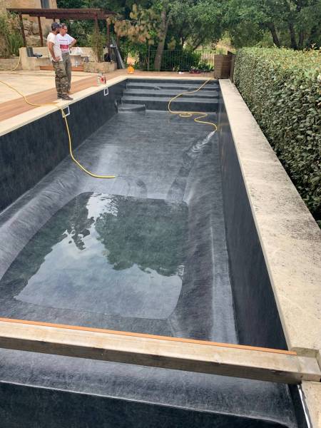 Tarif pour la pose de PVC armé sur une piscine en mosaïque à Plan de Campagne
