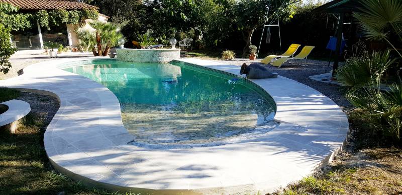 Construction de piscine en PVC armé avec plage immergée à La Ciotat