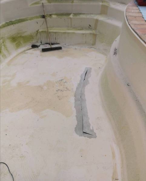 Piscine fissurée ? Optez pour un revêtement en béton armé à Carry-le-Rouet