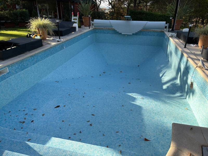 fuite-piscine-petit-carreaux-aix-en-provence