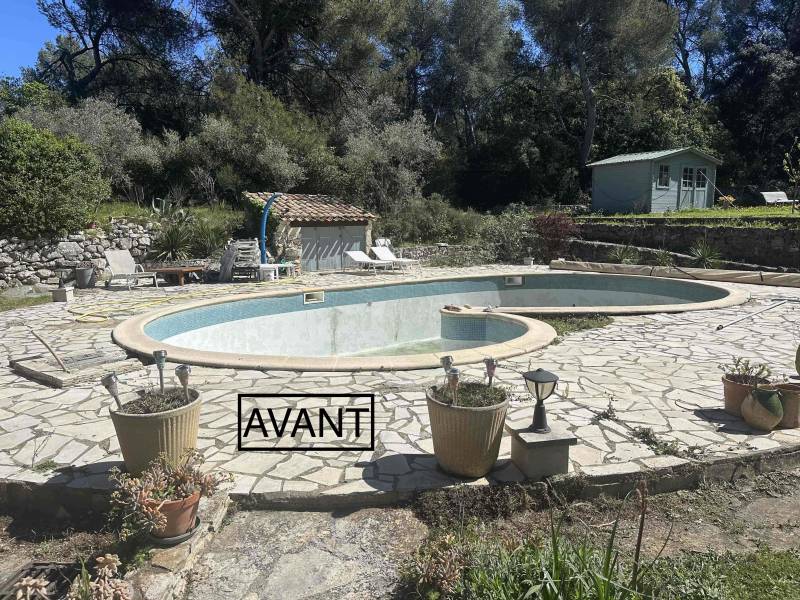 RÉNOVATION PISCINE STRUCTURE BÉTON AVEC DU PVC ARMÉ SOPREMA FEELING À MARIGNANE