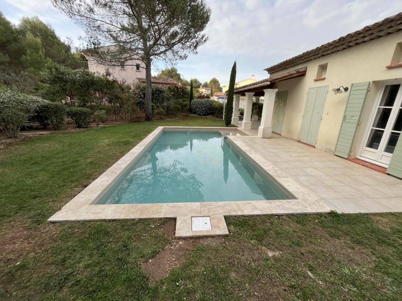 RÉNOVATION D'UNE PISCINE PANNEAUX AVEC DU PVC ARMÉ RENOLIT ALKORPLAN 3D TOUCH SUBLIME À MALLEMORT PRÈS DU GOLF PONT ROYAL