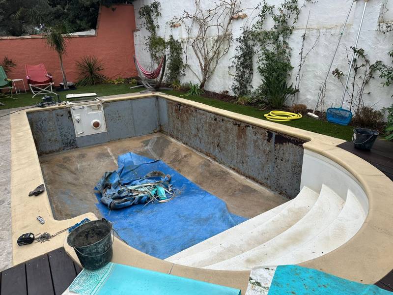 rénovation-piscine-panneaux-metallique-bouche-du-rhone