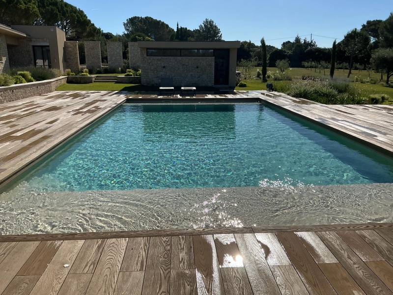 Rénovation de piscine carrelée avec pose de PVC armé Alkorplan 3D Touch Sublime effet travertin et étanchéité garantie 10 ans à Aix-en-Provence et Marseille