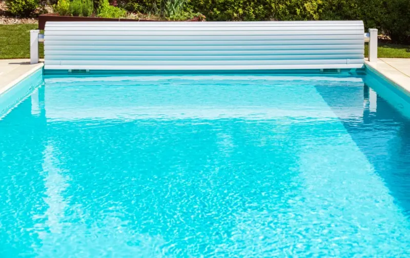 Pourquoi faire installer un volet roulant pour votre piscine dans les Bouches-du-Rhône ?